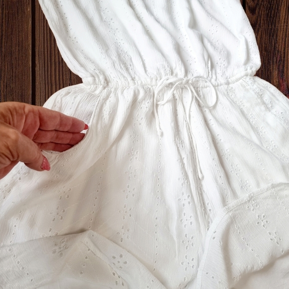 🌟3/$40 Sale!Mix & Match🌟Hollister White Eyelet Strapless Romper - Picture 7 of 12